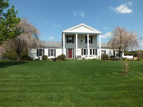 25 Deer Run Rd, Agawam, MA 01001