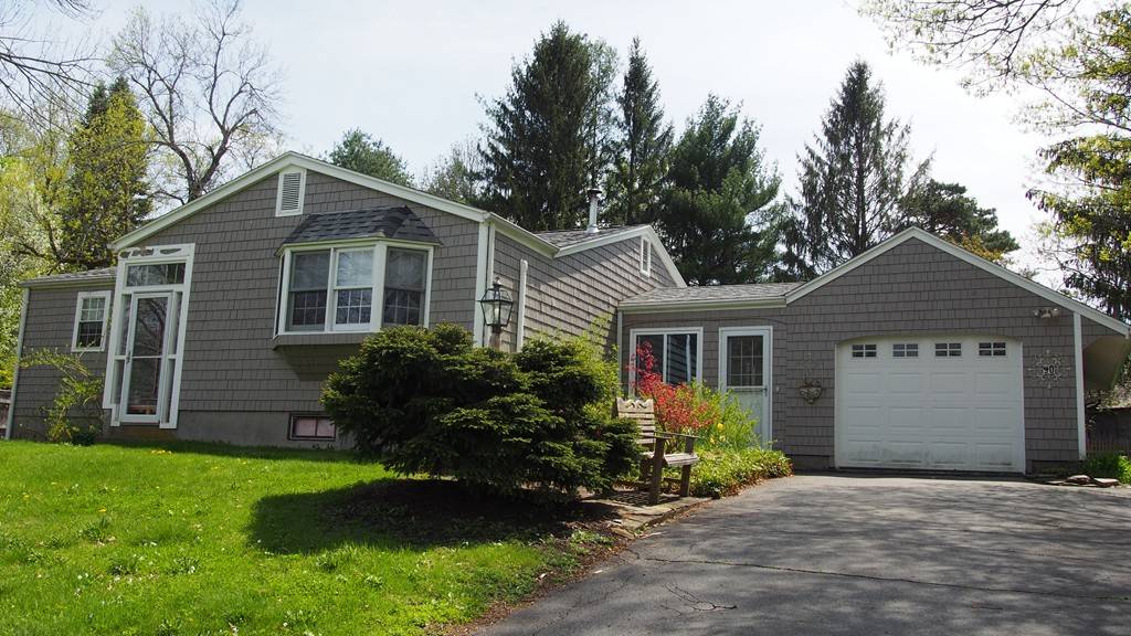 90 Glendale Road, Amherst, MA 01002