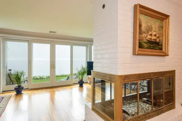 Plymouth, MA 02360,68 Shore Dr