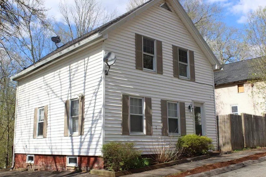 13 Keyes St, Warren, MA 01083