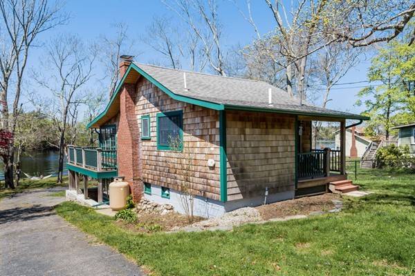 13 Cottage Lane #WATERFRONT, Lakeville, MA 02347