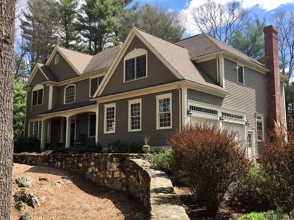 Medfield, MA 02052,7 Stuart Street