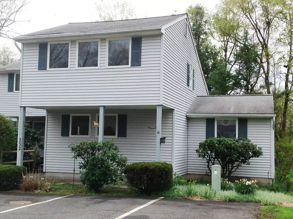 Greenfield, MA 01301,132 Briar Way #132