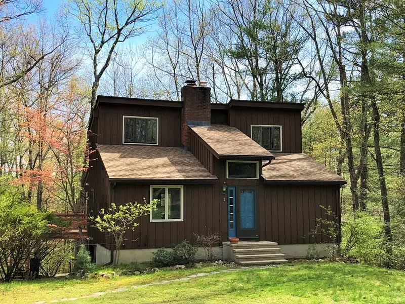 12 Ledgewood Circle, Belchertown, MA 01007