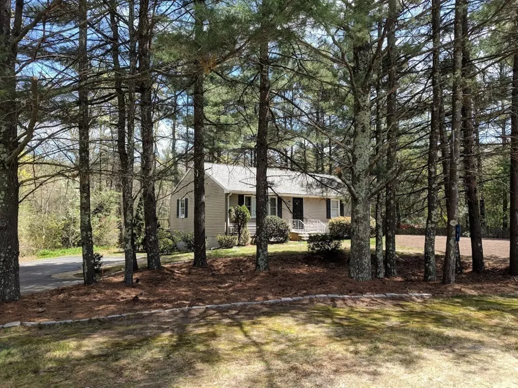 Berkley, MA 02779,17 Country Lane