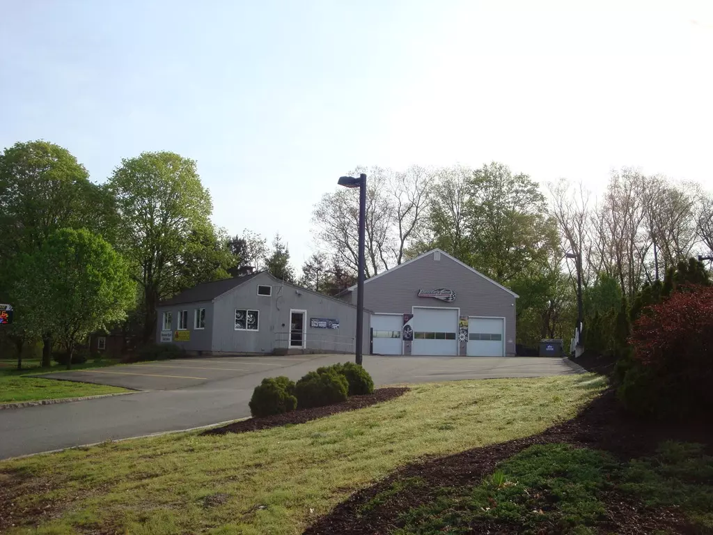 Plainville, MA 02762,27 Taunton Street