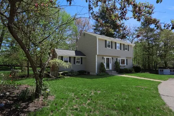 28 Davis Ln, Reading, MA 01867