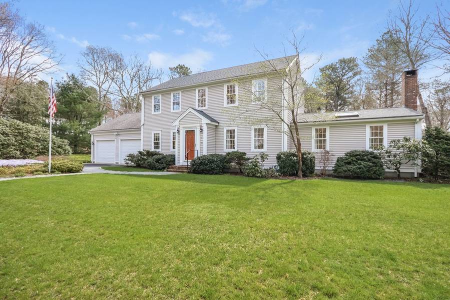 13 Quail Hollow Cir, Sandwich, MA 02563