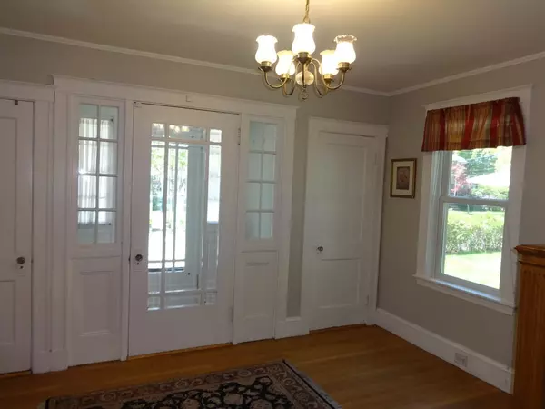 Newton, MA 02460,9 Fair Oaks Ave