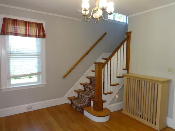 Newton, MA 02460,9 Fair Oaks Ave