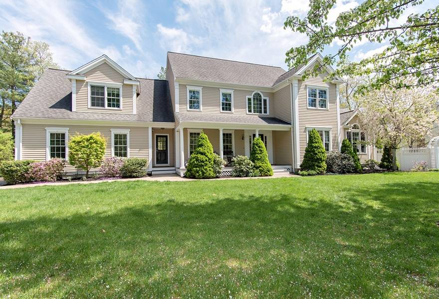 4 Paddock Ct, Walpole, MA 02081