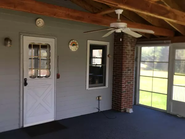 Southwick, MA 01077,6 Concord Rd