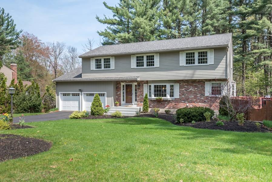 2 Garfield Ln E, Andover, MA 01810