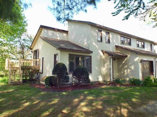 19 Huntington Cir #A, Greenfield, MA 01301