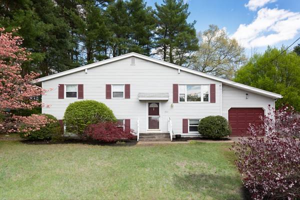 531 Coronation Dr, Franklin, MA 02038