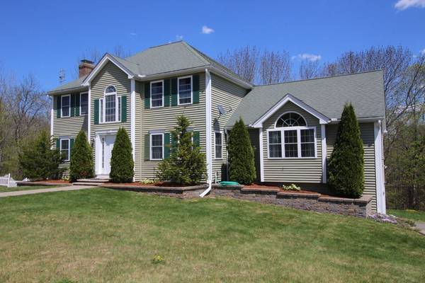 63 Fieldstone Dr, Gardner, MA 01440