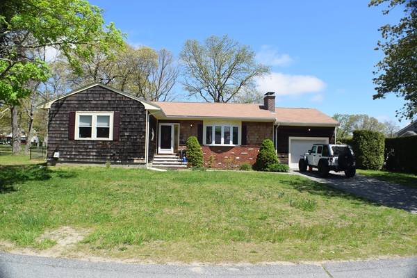 158 Mohawk Rd, Somerset, MA 02726