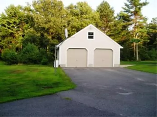 Taunton, MA 02718,1607 Middleboro Ave