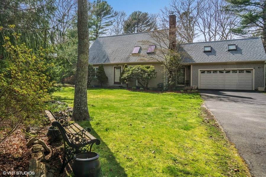 4 Golf Links Cir, Sandwich, MA 02563