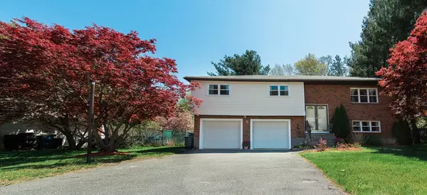 5 Huckleberry Ln, Randolph, MA 02368