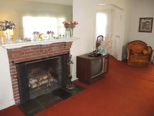 Newton, MA 02459,84 Jackson Street