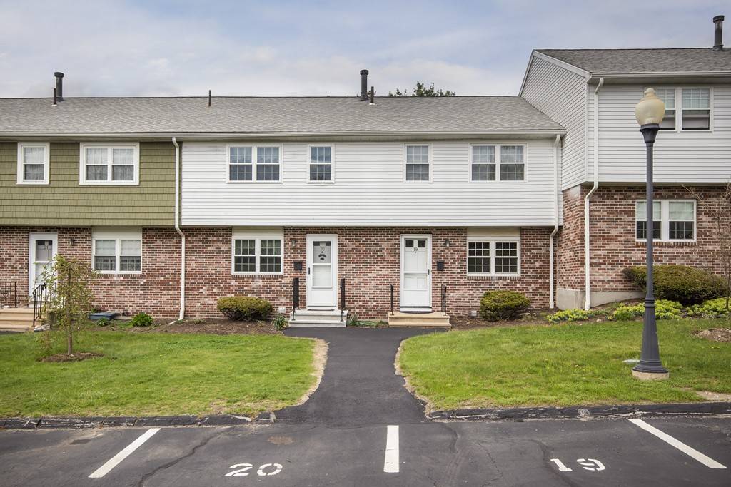 20 Hemlock Circle #20, Millis, MA 02054
