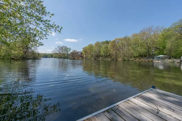 58 Lake Shore Drive, Wayland, MA 01778