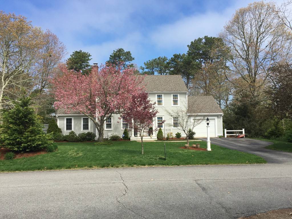 25 Palmer Rd, Mashpee, MA 02649