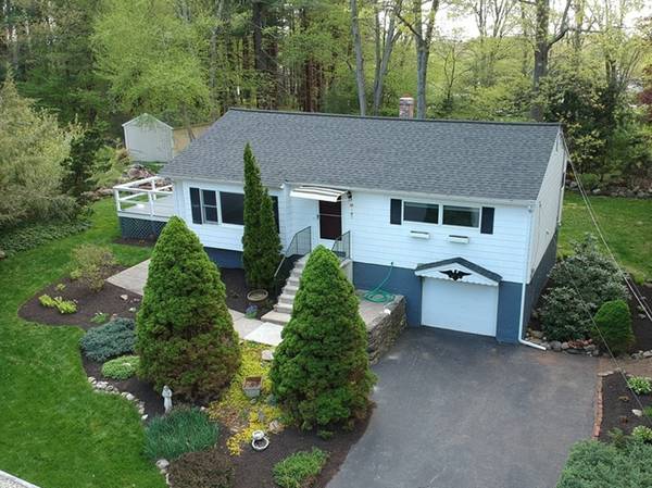 38 Batten St, Webster, MA 01570