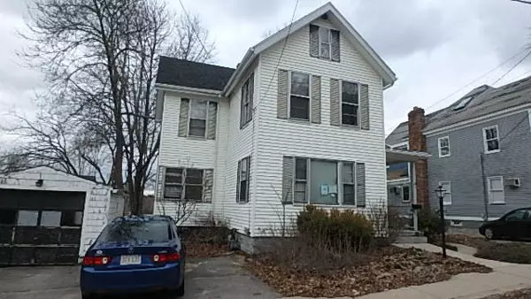 14 Oak St, Amesbury, MA 01913