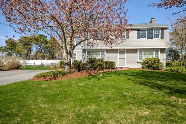 29 Main Entry, Falmouth, MA 02555