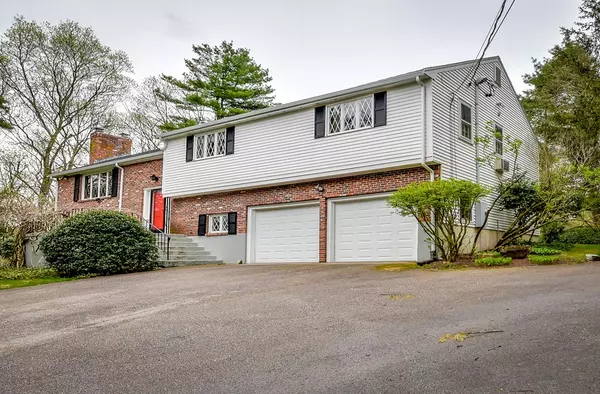 16 Cedar Hill Rd, Dover, MA 02030