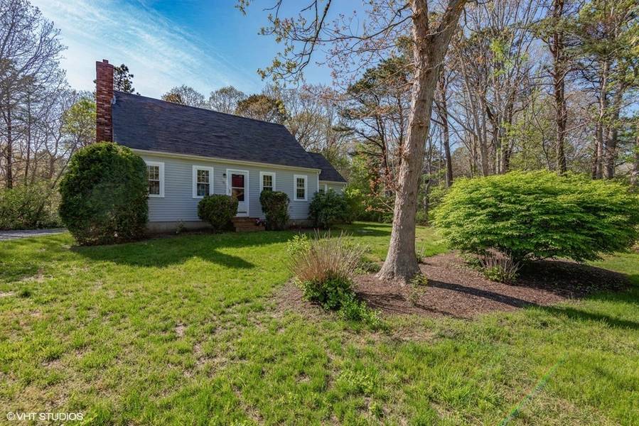 15 Pin Oak Dr, Sandwich, MA 02537