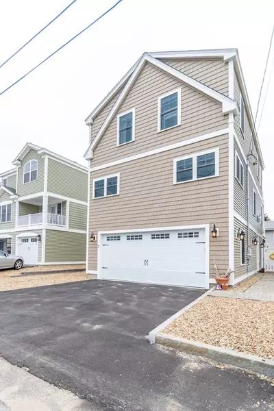 7 Thorwald Ave, Hampton, NH 03842