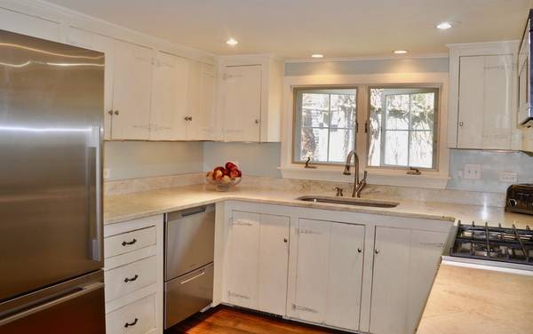 Duxbury, MA 02332,31 Cove St