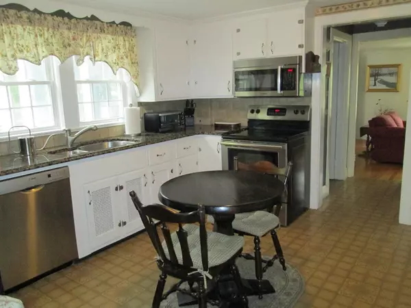 Walpole, MA 02081,10 Forrest Road