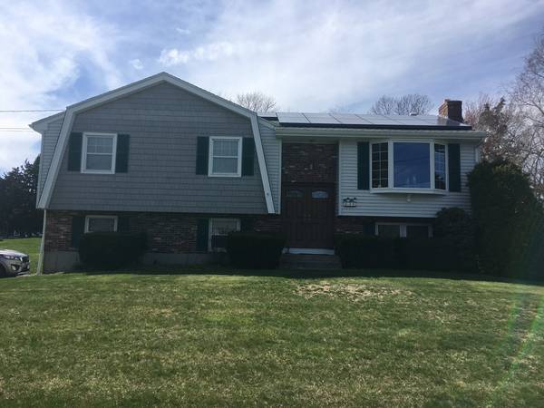 63 Birchwood Dr, Swansea, MA 02777