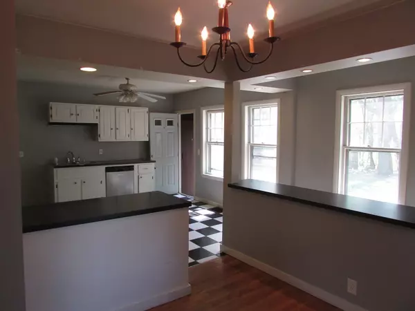 Northbridge, MA 01588,51-53 Border