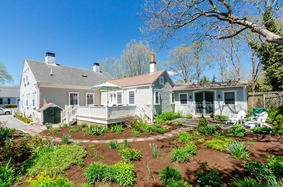 10 Pearl St, Mattapoisett, MA 02739