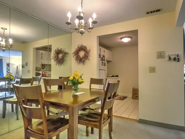Abington, MA 02351,9 Kingswood Dr #14