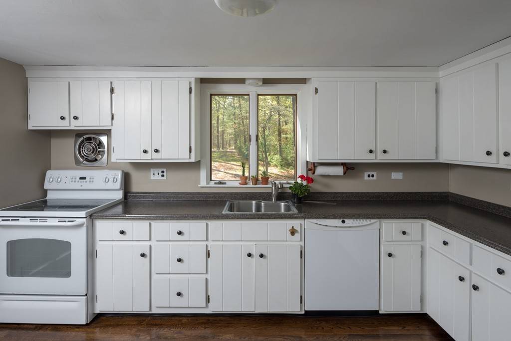 Hingham, MA 02043,499 Cushing St
