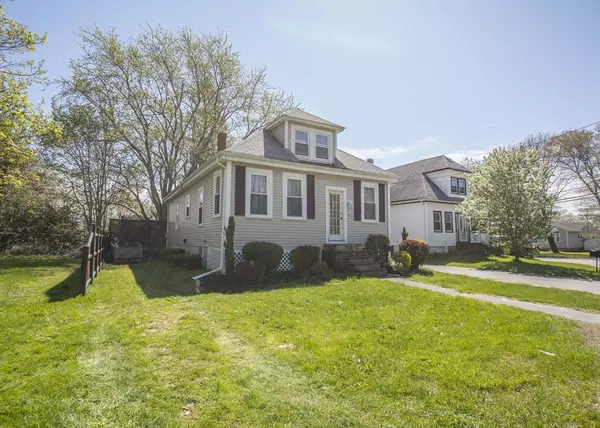 11 Noyer Street, Acushnet, MA 02743