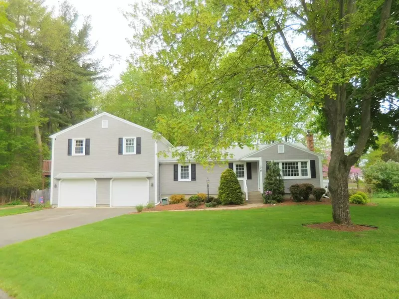 70 Faymore Dr, Agawam, MA 01001