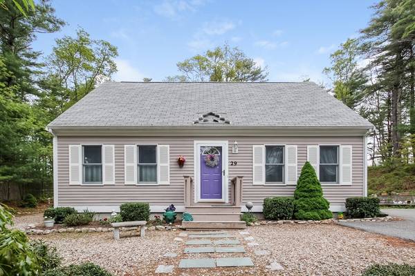 29 Happy Hollow Rd, Falmouth, MA 02536