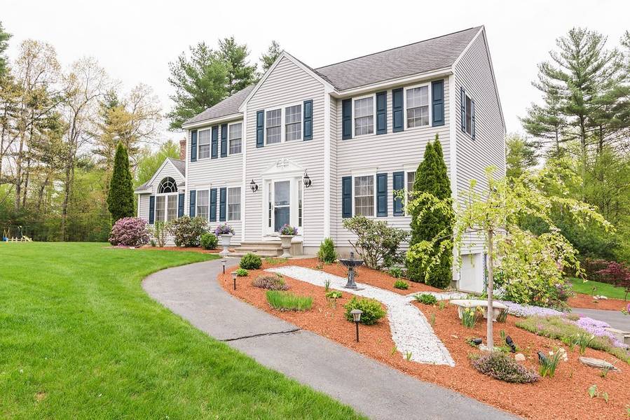 5 Charles Pl, Pepperell, MA 01463