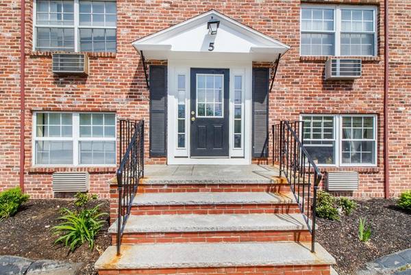 5 Colonial Village Dr #11, Arlington, MA 02474