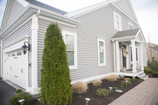 200 Fairway Dr #200, Northbridge, MA 01534