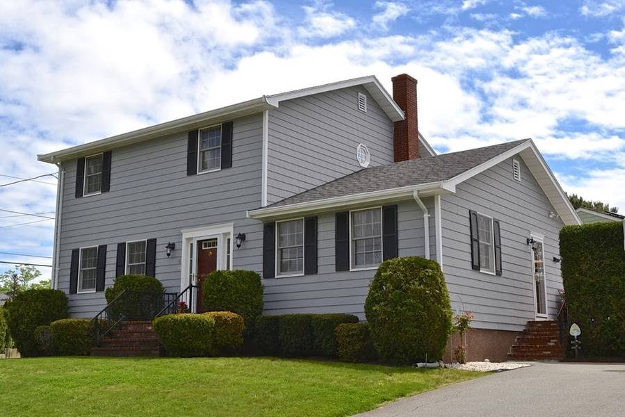 4 Clinton Street, Dartmouth, MA 02748