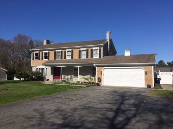 9 Slades Farm Ln, Dartmouth, MA 02748