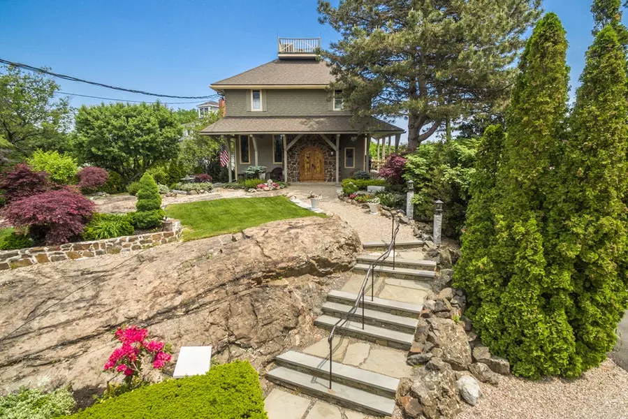 2 Roundy's Hill, Marblehead, MA 01945